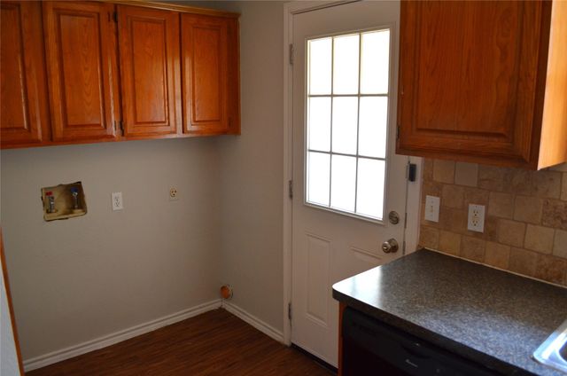 7 States Avenue, Midlothian, TX 76065