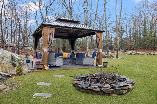 69 Walden Way, Cranston, RI 02921