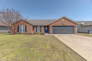 6032 Whitecliff Dr, Jonesboro, AR 72405