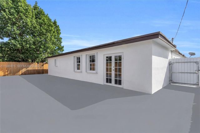 841 E 15th Pl, Hialeah, FL 33010