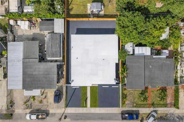 841 E 15th Pl, Hialeah, FL 33010