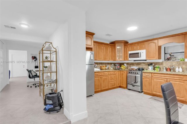 841 E 15th Pl, Hialeah, FL 33010