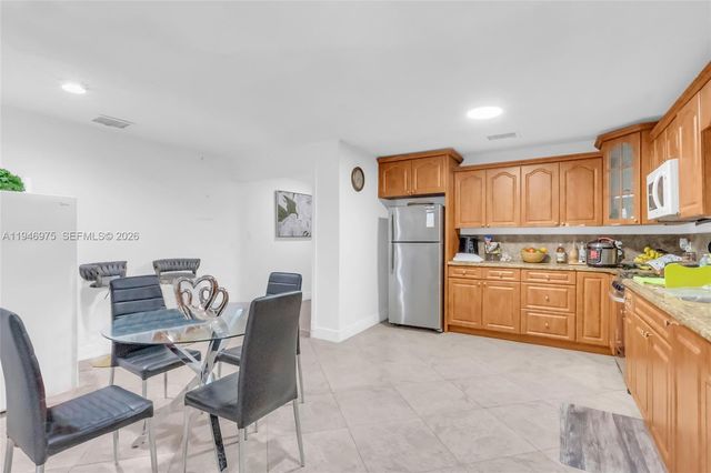 841 E 15th Pl, Hialeah, FL 33010
