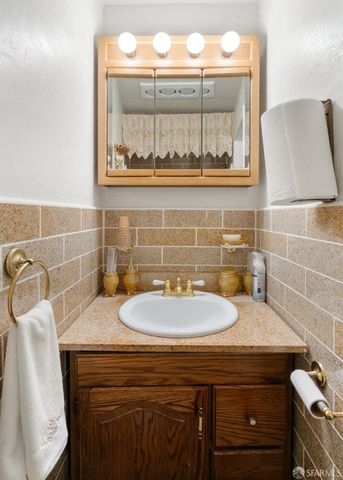 1310 Gilman Avenue, San Francisco, CA 94124