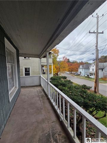 8 East Newland Avenue, Jamestown, NY 14701