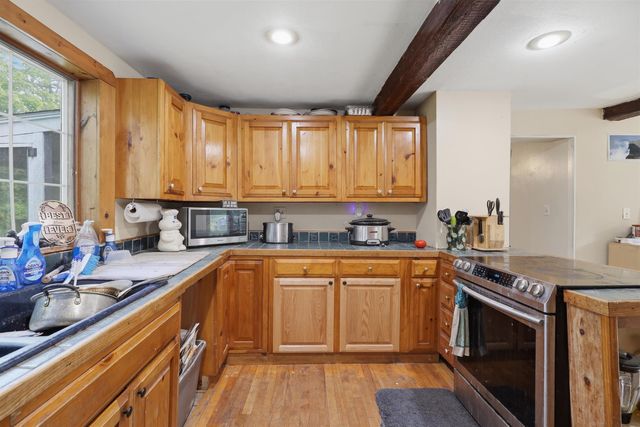 32 East Lull Place, New Boston, NH 03070