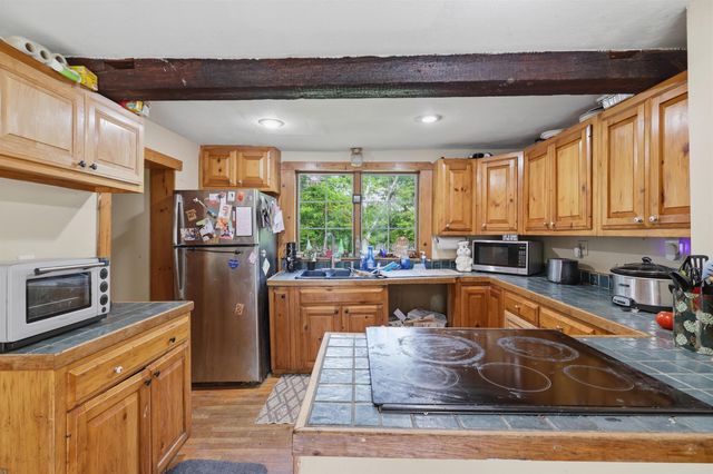 32 East Lull Place, New Boston, NH 03070