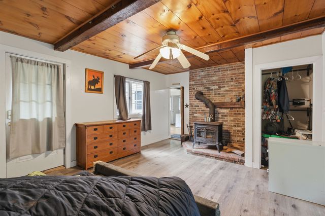 32 East Lull Place, New Boston, NH 03070