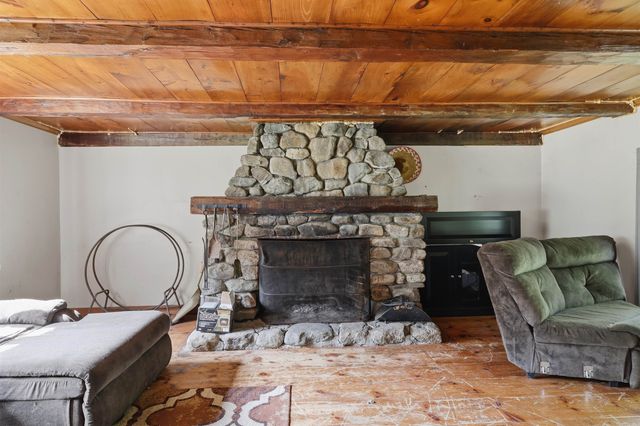 32 East Lull Place, New Boston, NH 03070