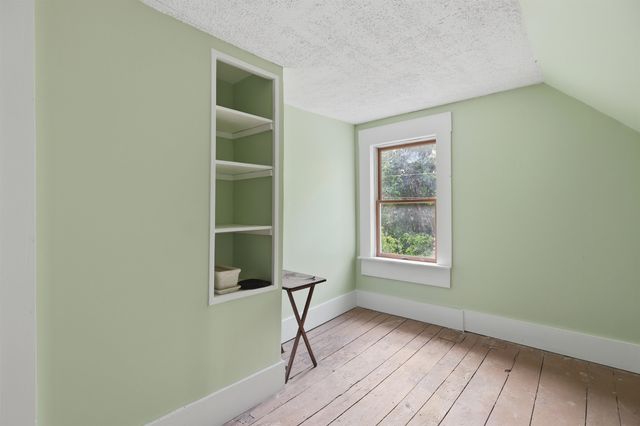 32 East Lull Place, New Boston, NH 03070