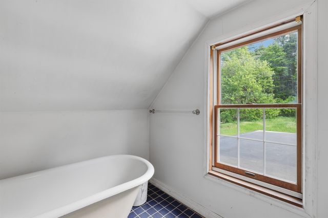 32 East Lull Place, New Boston, NH 03070