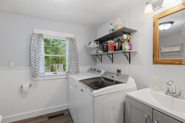 32 East Lull Place, New Boston, NH 03070