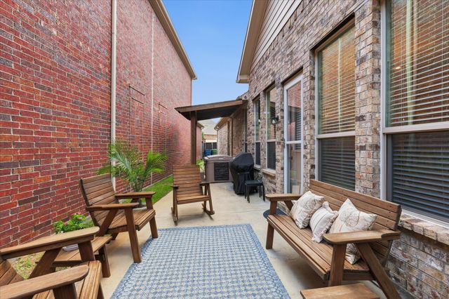 2449 Embleton Drive, Lewisville, TX 75067