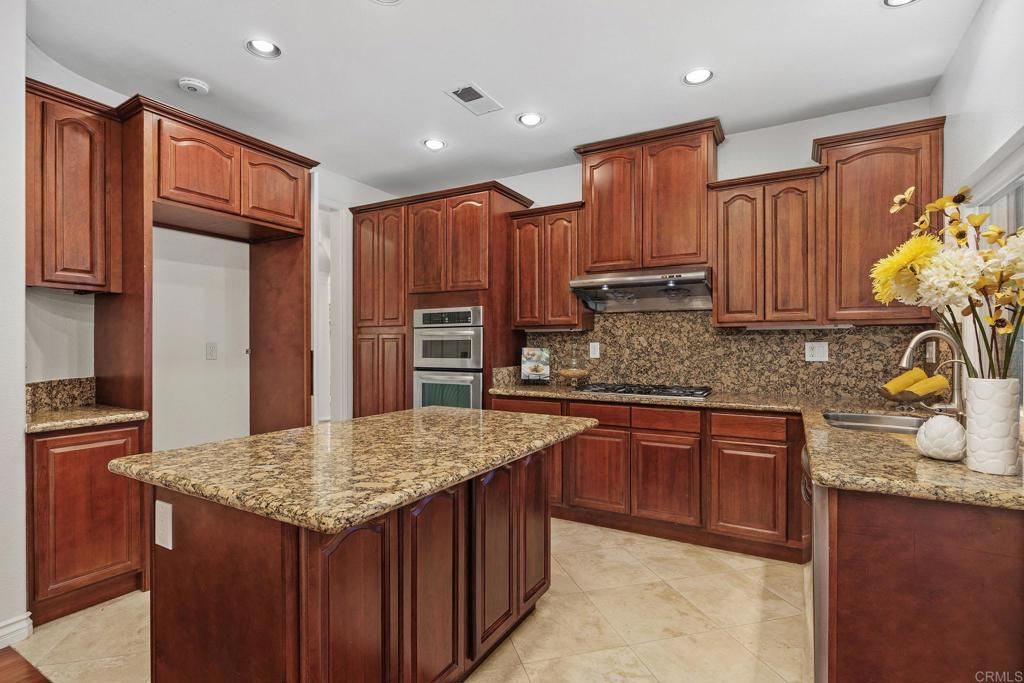 Image 11 of property listing at 12667 Intermezzo Way, San Diego, CA 92130