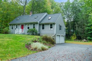 25 OAKRIDGE Road, Sandown, NH 03873