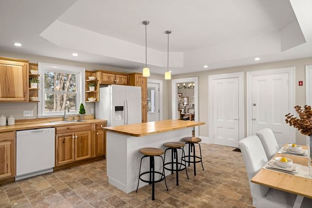 37 School Street, Merrimac, MA 01860