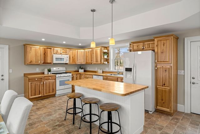 37 School Street, Merrimac, MA 01860