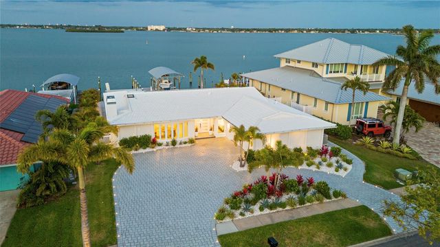 631 HARBOR ISLAND, Clearwater Beach, FL 33767
