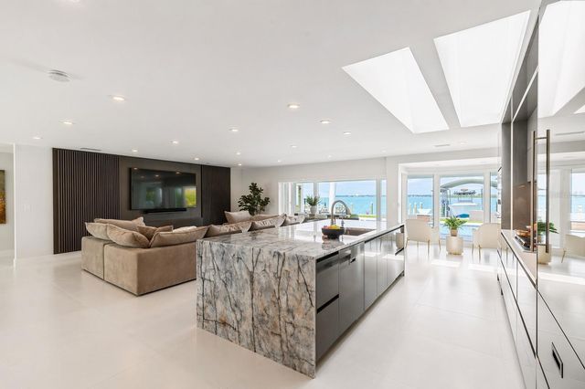 631 HARBOR ISLAND, Clearwater Beach, FL 33767