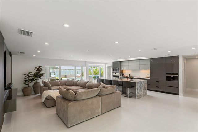 631 HARBOR ISLAND, Clearwater Beach, FL 33767