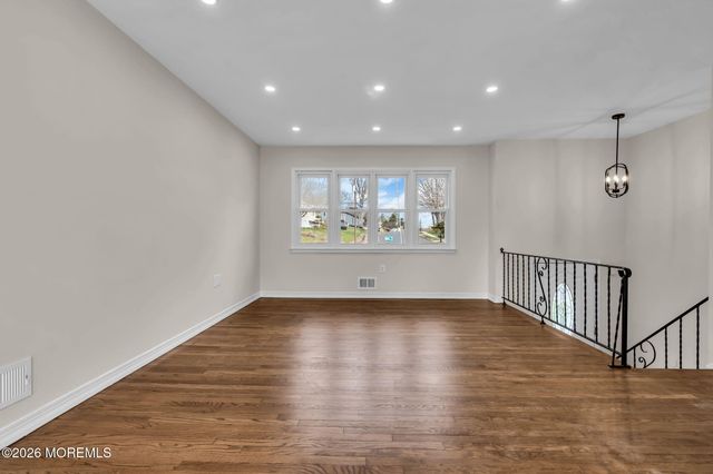7 Spruce Terrace, Jackson, NJ 08527