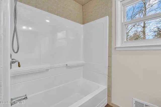 7 Spruce Terrace, Jackson, NJ 08527
