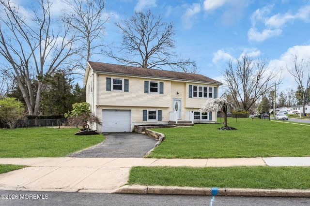7 Spruce Terrace, Jackson, NJ 08527