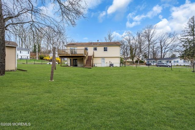 7 Spruce Terrace, Jackson, NJ 08527