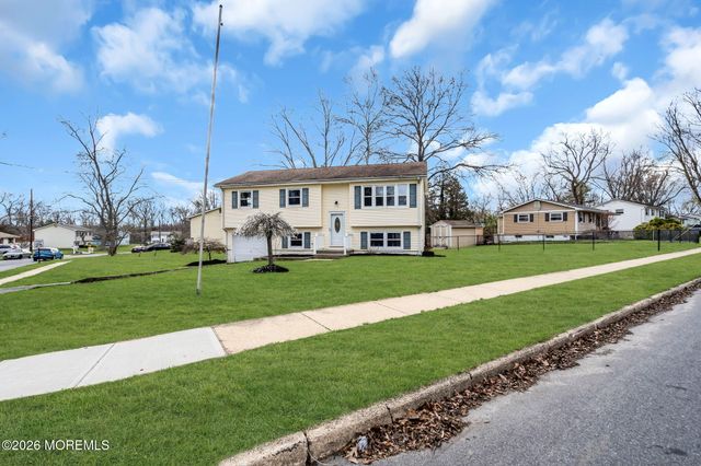 7 Spruce Terrace, Jackson, NJ 08527