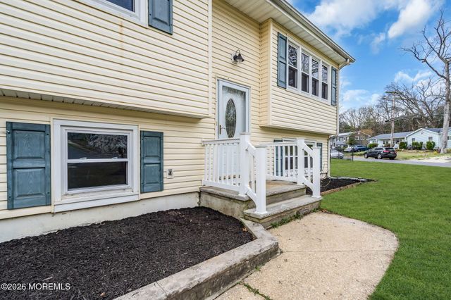 7 Spruce Terrace, Jackson, NJ 08527
