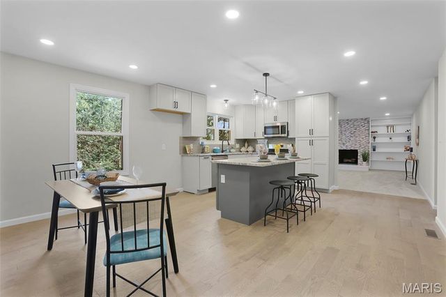 215 Ranchmoor Trail, Ellisville, MO 63011
