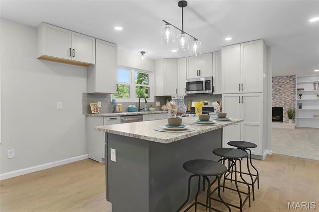 215 Ranchmoor Trail, Ellisville, MO 63011