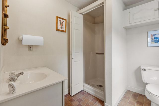 77 Merriam Ave, Leominster, MA 01453
