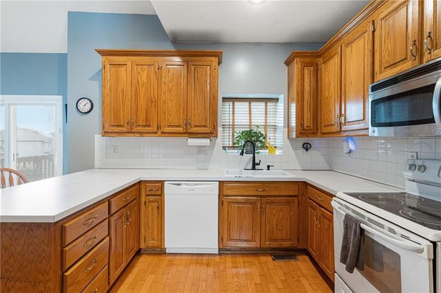 1112 Camelot Drive, Raymore, MO 64083