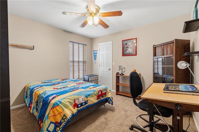1112 Camelot Drive, Raymore, MO 64083