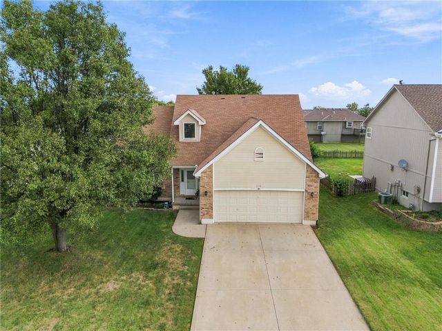 1112 Camelot Drive, Raymore, MO 64083