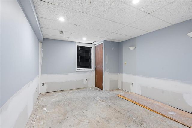 1112 Camelot Drive, Raymore, MO 64083