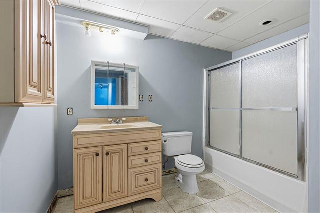 1112 Camelot Drive, Raymore, MO 64083