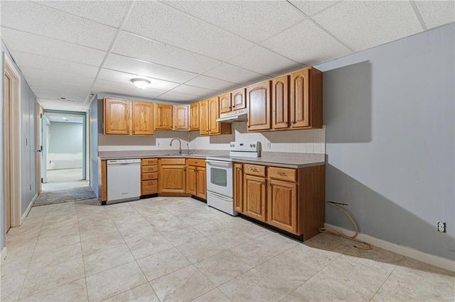 1112 Camelot Drive, Raymore, MO 64083