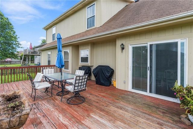 1112 Camelot Drive, Raymore, MO 64083