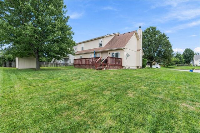 1112 Camelot Drive, Raymore, MO 64083