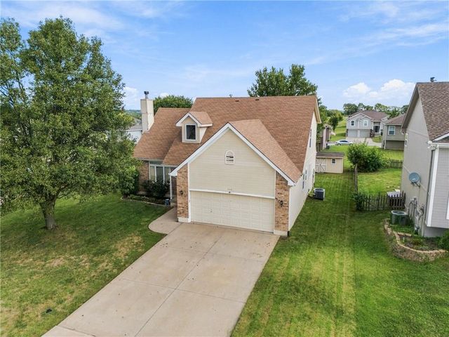 1112 Camelot Drive, Raymore, MO 64083