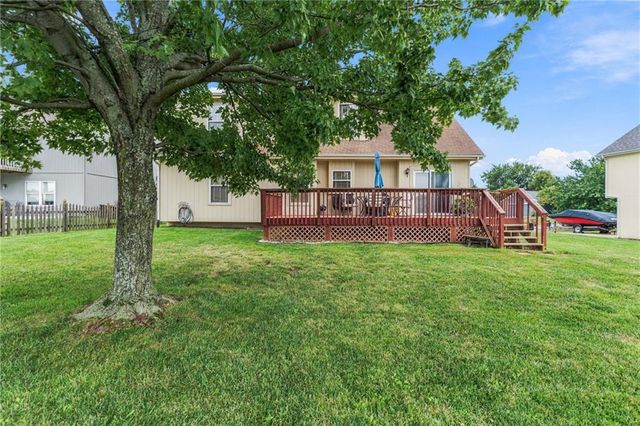 1112 Camelot Drive, Raymore, MO 64083