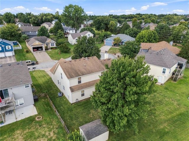 1112 Camelot Drive, Raymore, MO 64083