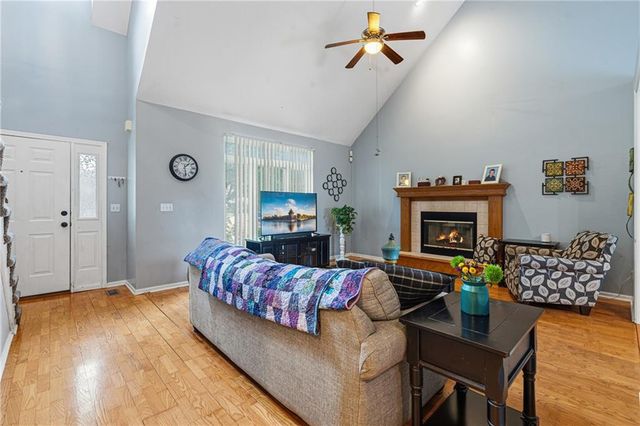 1112 Camelot Drive, Raymore, MO 64083