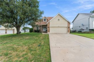 1112 Camelot Drive, Raymore, MO 64083