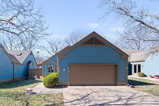 330 Lakeside Drive, Liberty, MO 64068