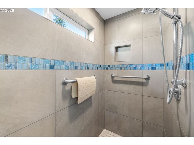 2706 Sw 6TH Ave, Camas, WA 98607