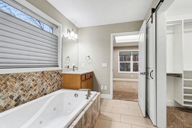1070 Hawkins Court, Kalamazoo, MI 49009
