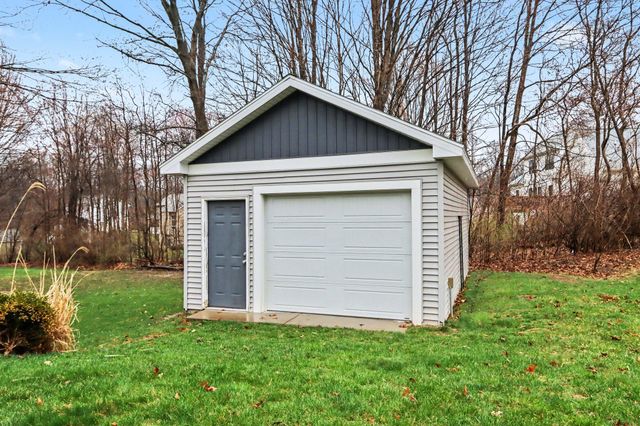 1070 Hawkins Court, Kalamazoo, MI 49009